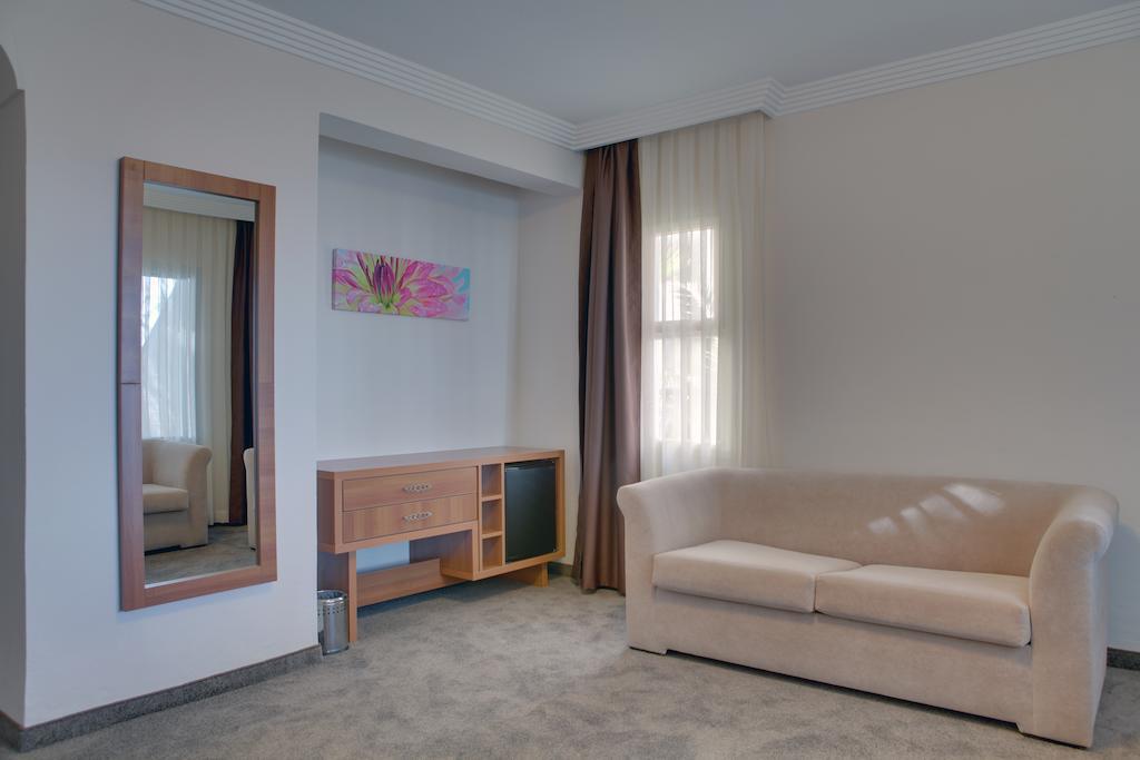 Melis Hotel Κουσάντασι Δωμάτιο φωτογραφία